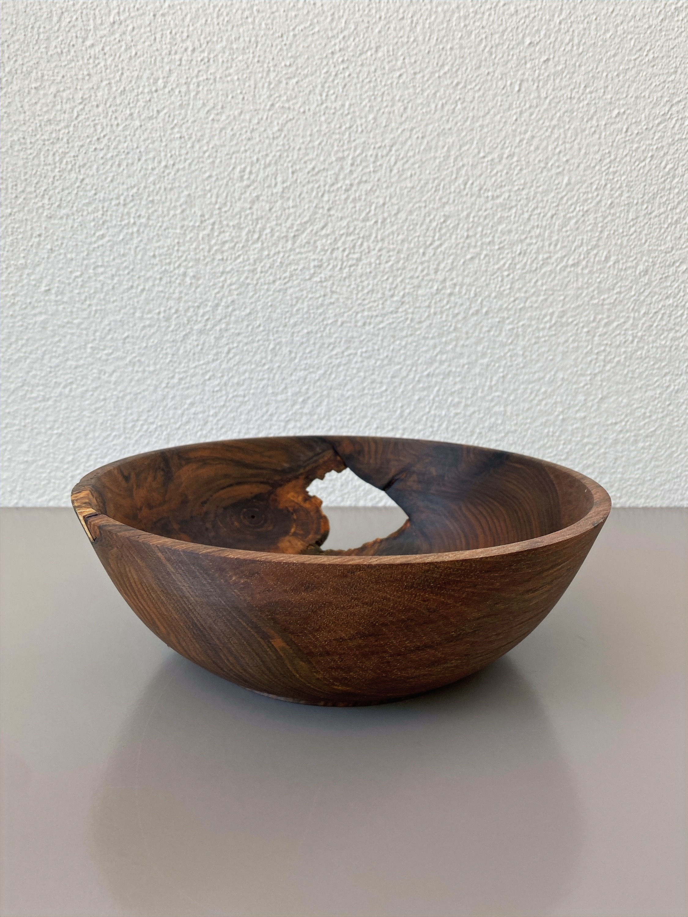 Nussbaum Schale "Loch" d24xh8,5