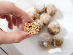 Low-Sugar High-Protein Chocolate Peanut Butter Energy Bites