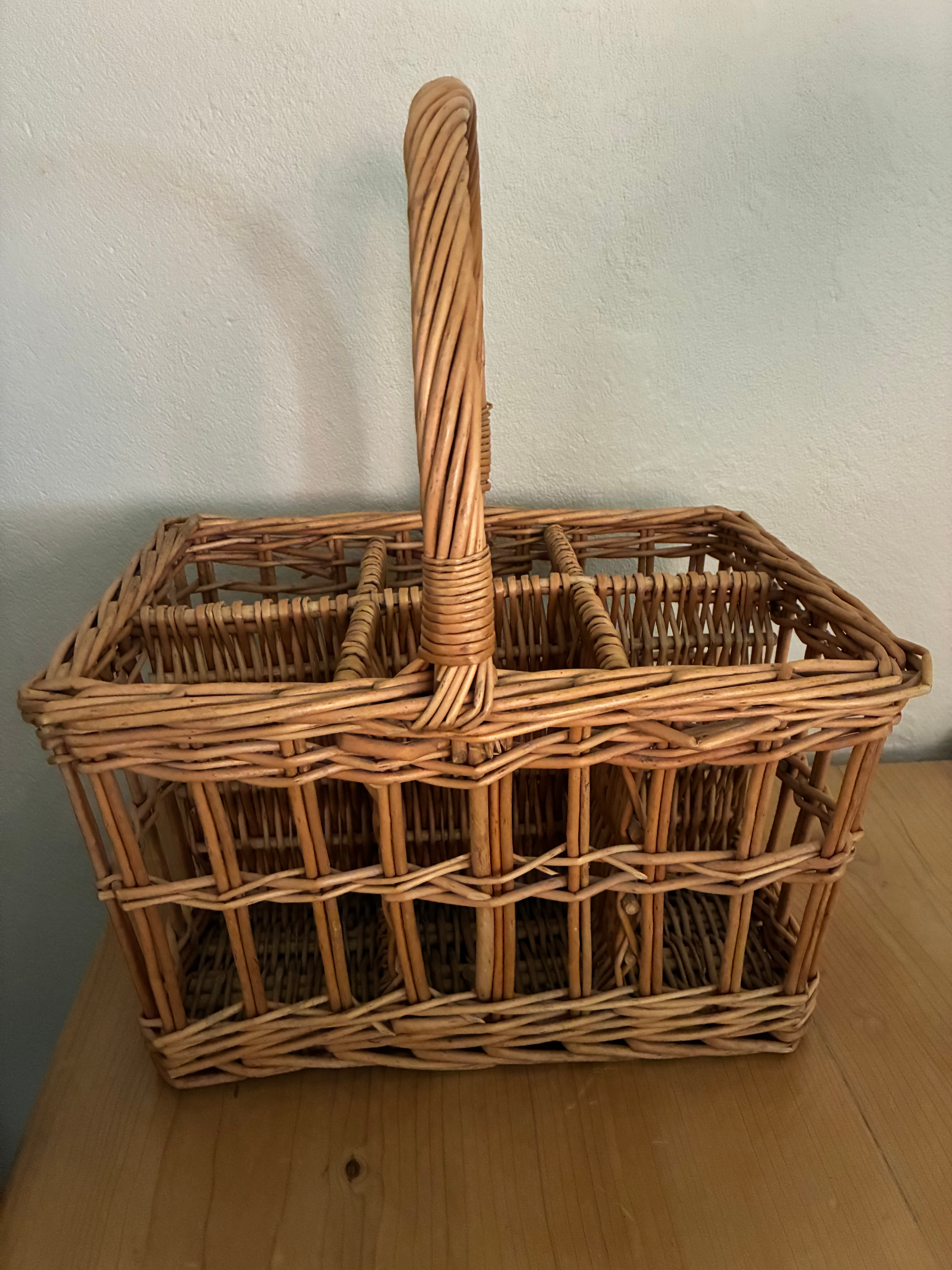 Panier à compartiments porte-bouteilles 