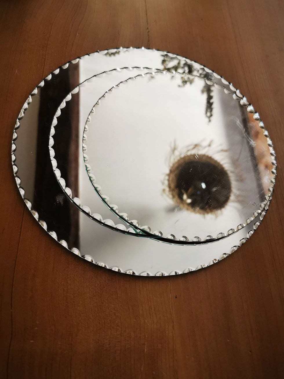 Miniature : Trois miroirs ronds ciselés