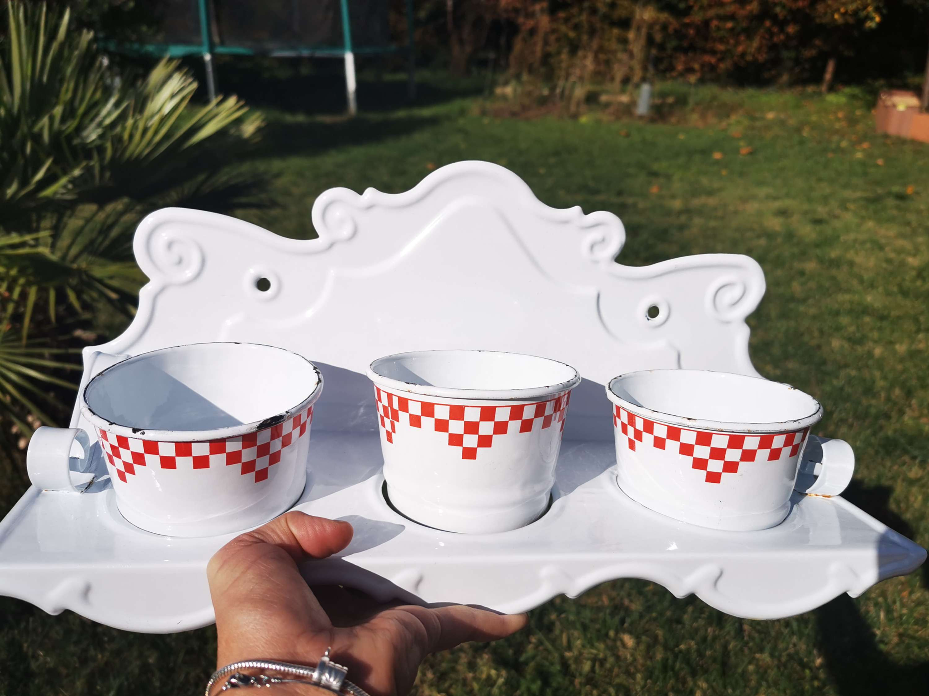 Etagere et 3 pots émaillés