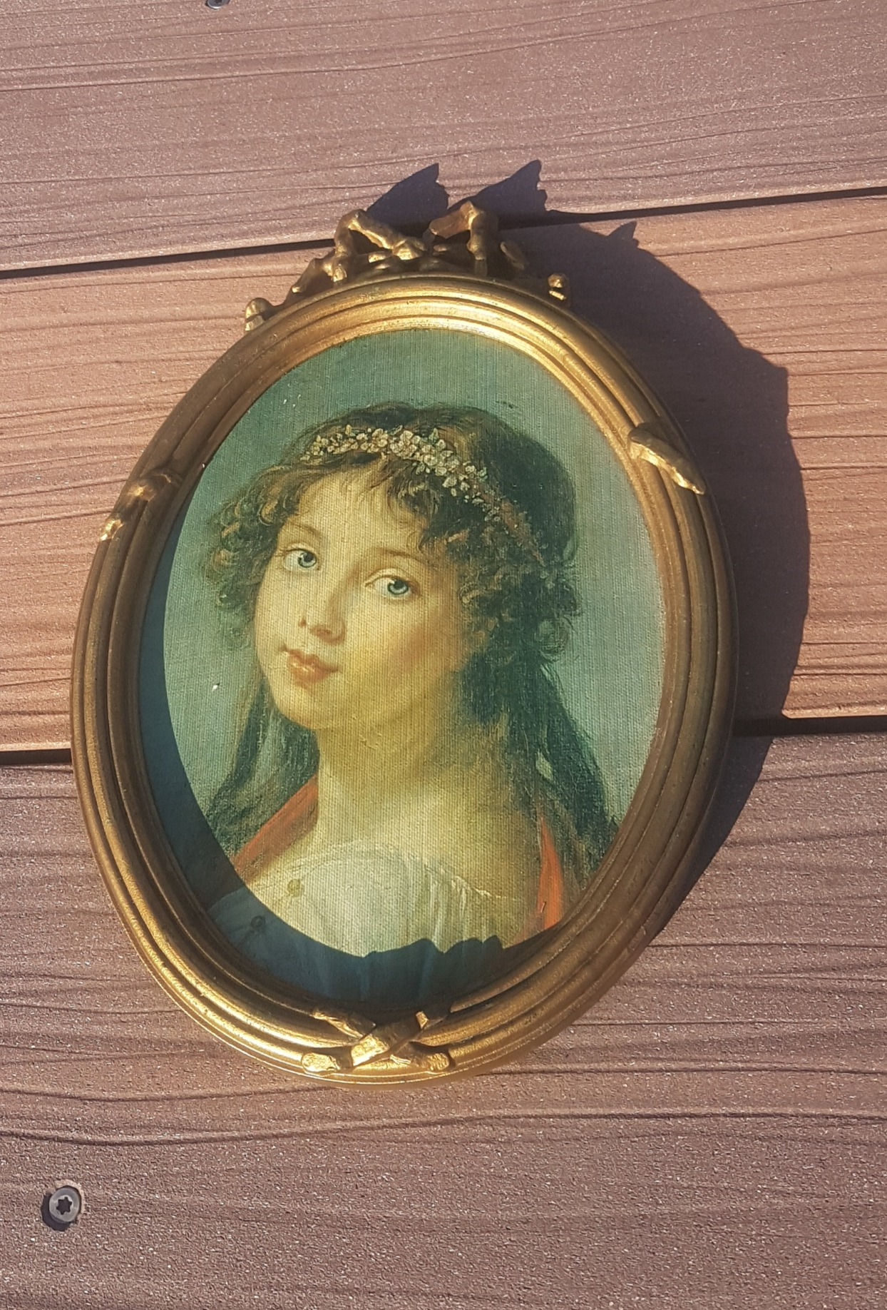 Cadre ovale en bois avec ruban noeud