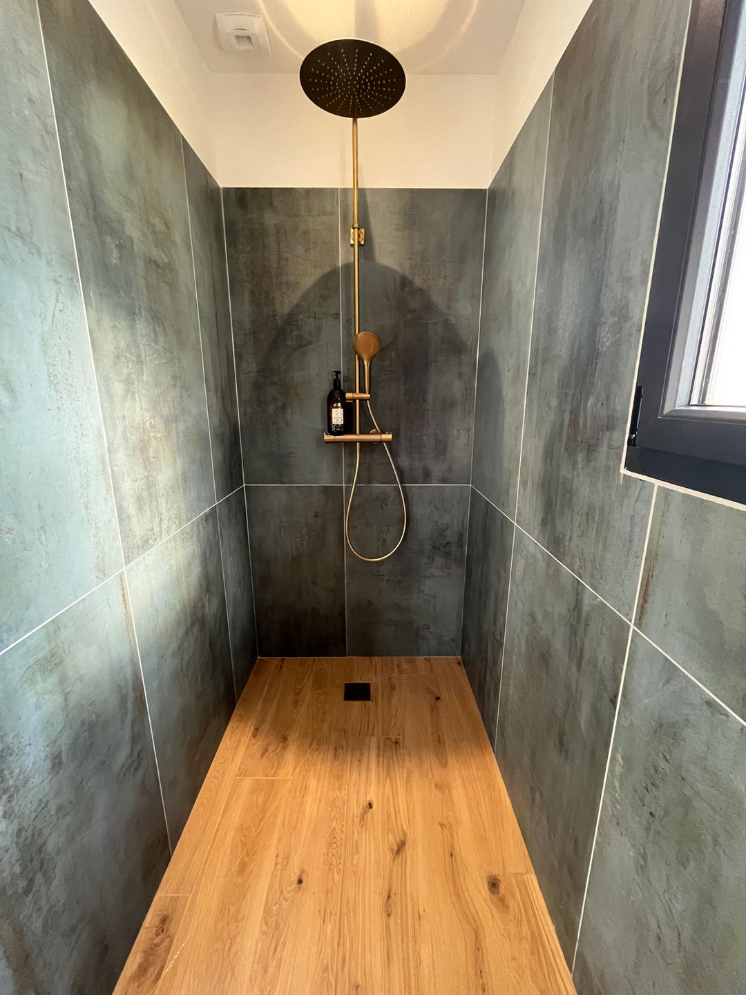 suite parentale salle de bain carrelage effet parquet carcassonne