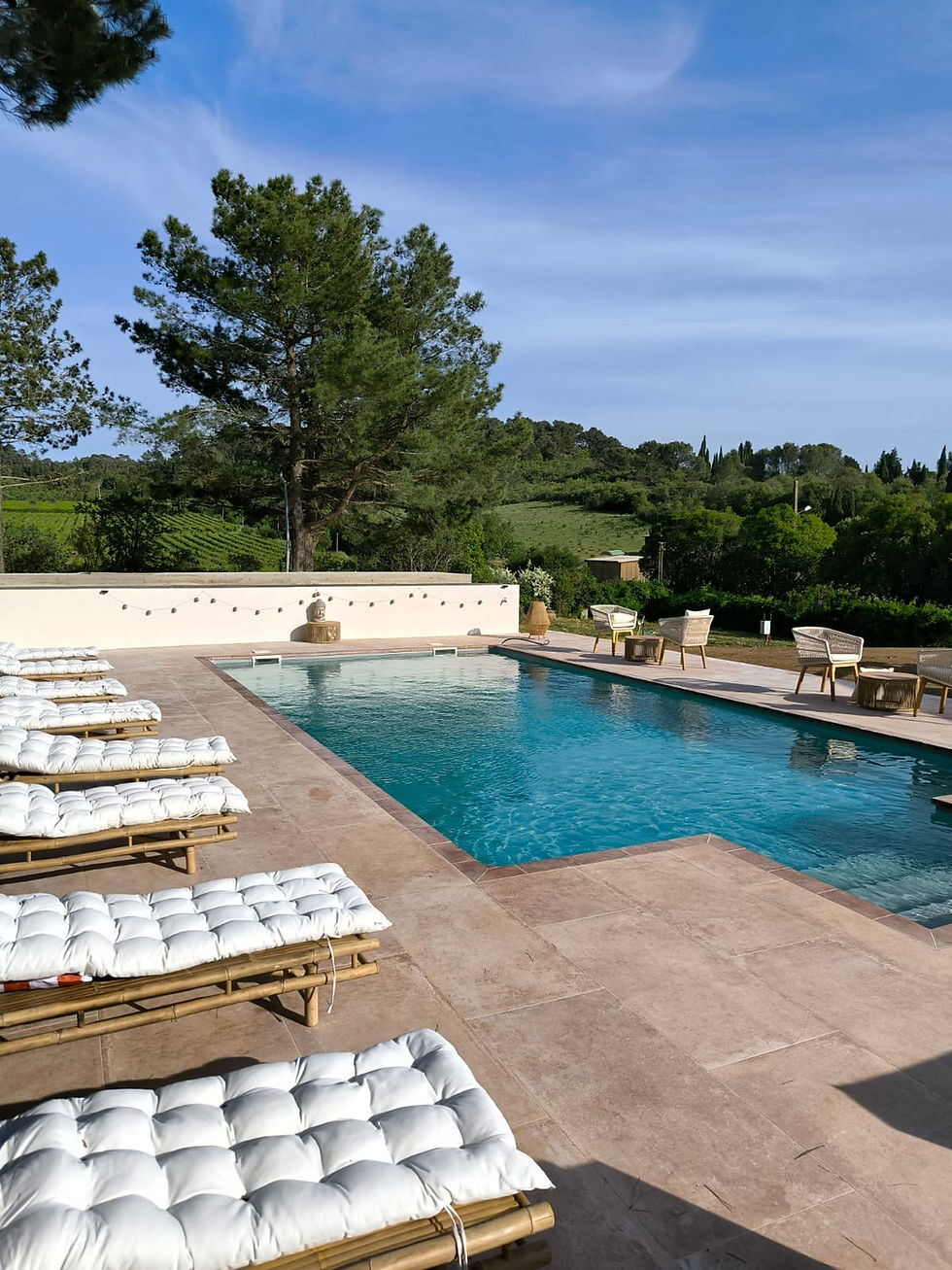hotel avec piscine dans la nature près des vignes à Carcassonne