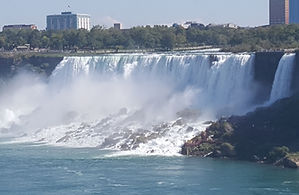 15-NiagaraFalls86_edited.jpg