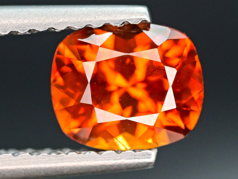 Andradite facetté