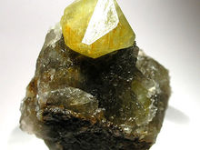 Rhodizite, toutes les informations que vous devez connaître, depuis ses propriétés, son histoire jusqu'à ses prix et ses utilisations.