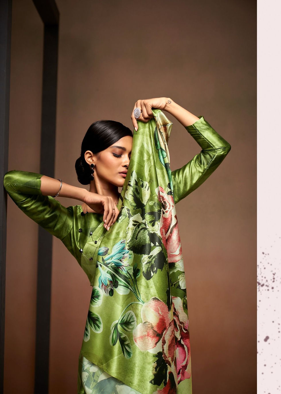 Thumbnail: Sattin Crape Printed Saree