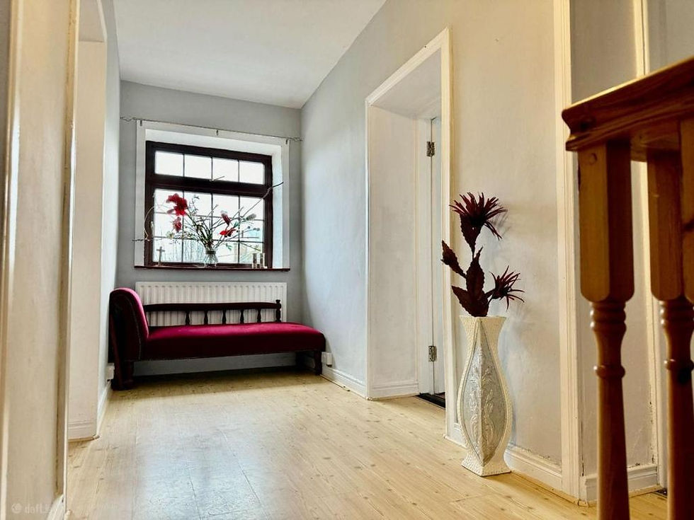 HALL UPSTAIRS.jpg