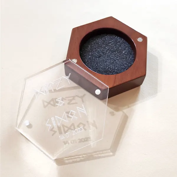 caja anillos mitz iso.webp