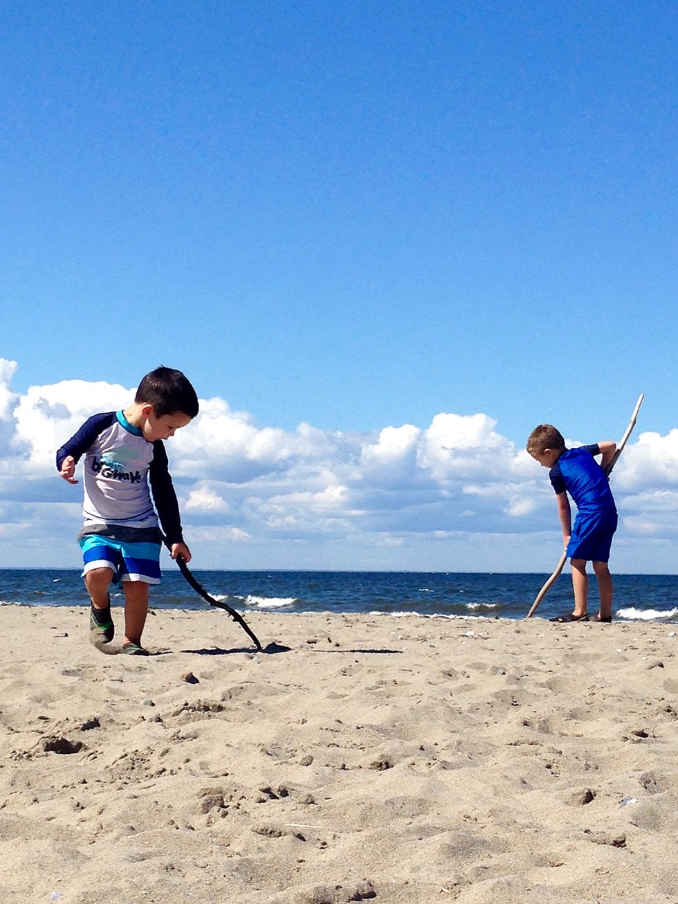 Kids playing on the beach | Escuminac beach and family park