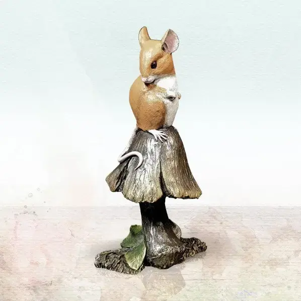 Thumbnail: Mouse on Toadstool