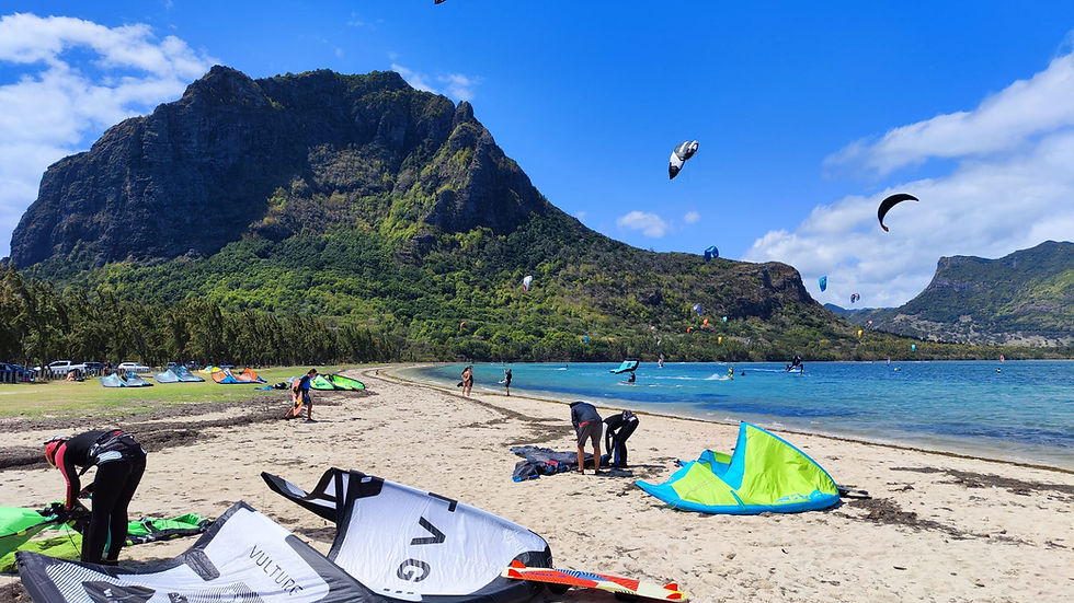 Kiteaholic Bastard Kiteschool Mauritius - Kite & Explore V1 2022 - Kite camp Le Morne Kite