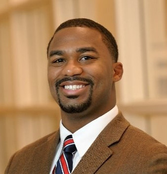 Cassio Pero_professional headshot_edited.jpg