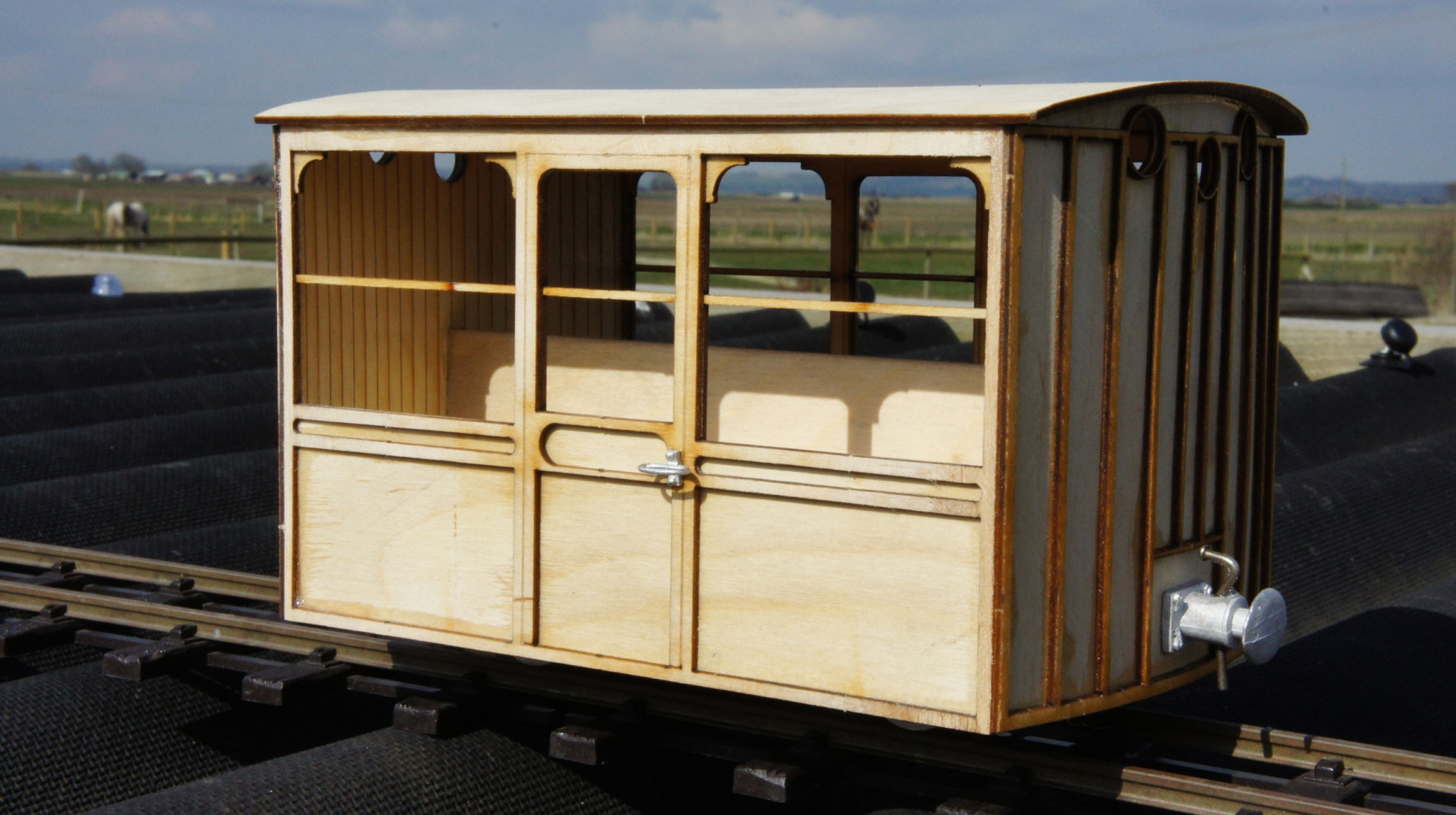 16mm Scale FR Carriage Porthole Semi OpenThird Class Carriage Kit