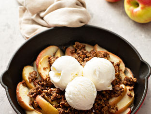 Nachos inspirés du croustillant aux pommes préparés avec des pommes Honeycrisp