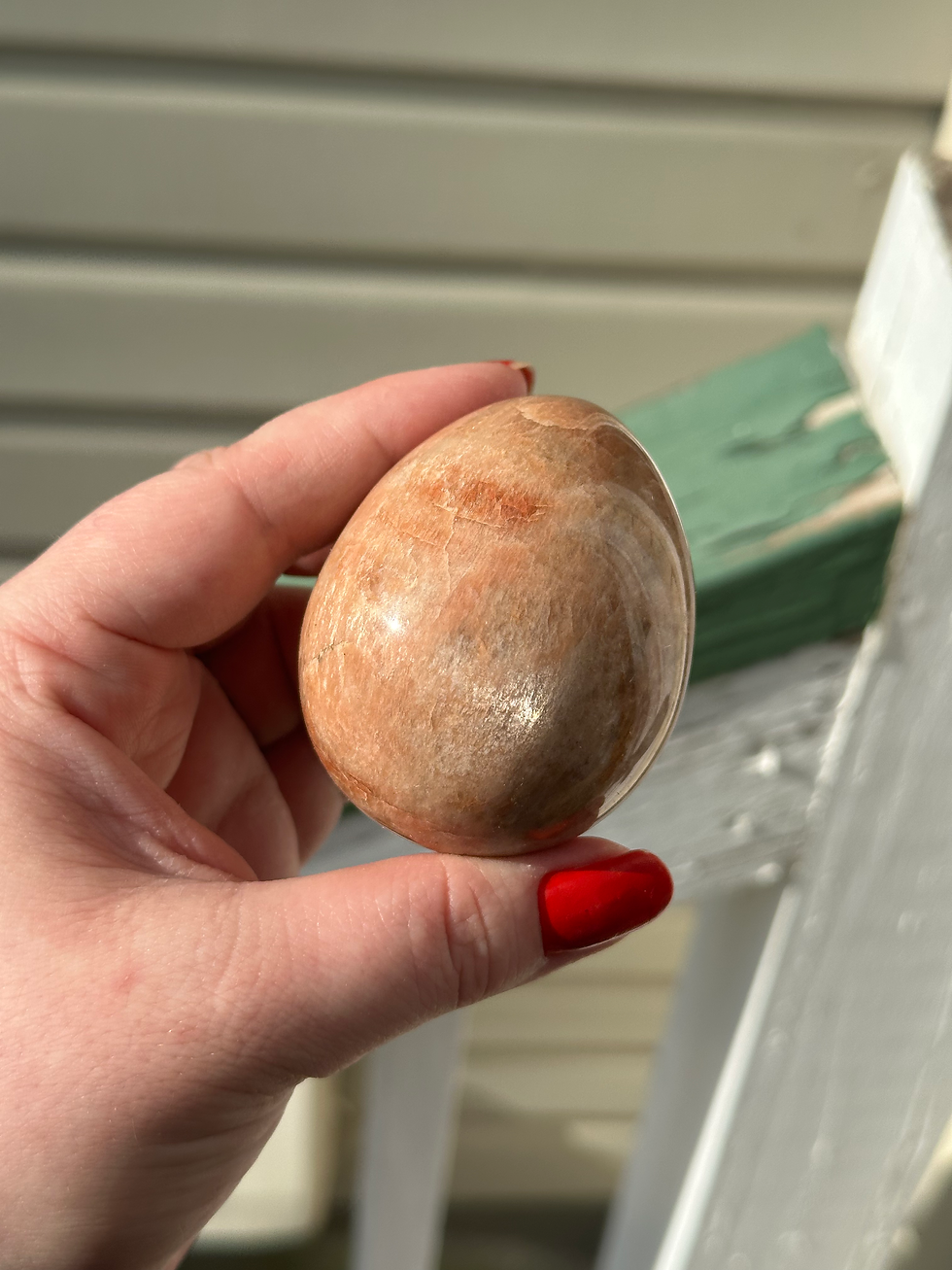 Thumbnail: Peach moonstone egg 
