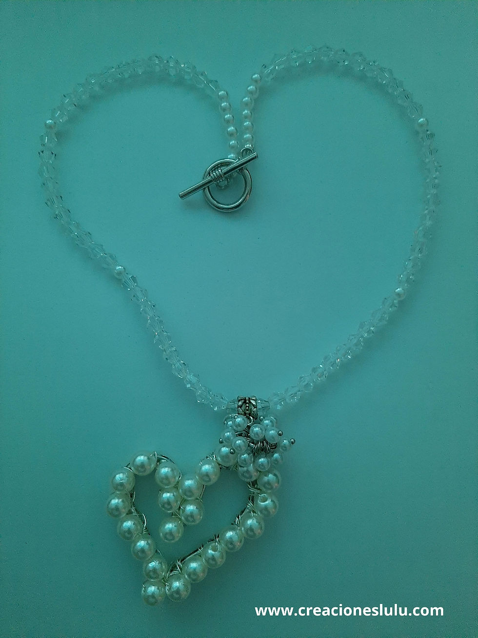 Thumbnail: White necklace with heart