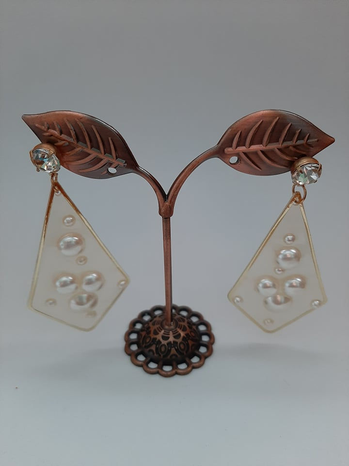 Thumbnail: Pearl earrings