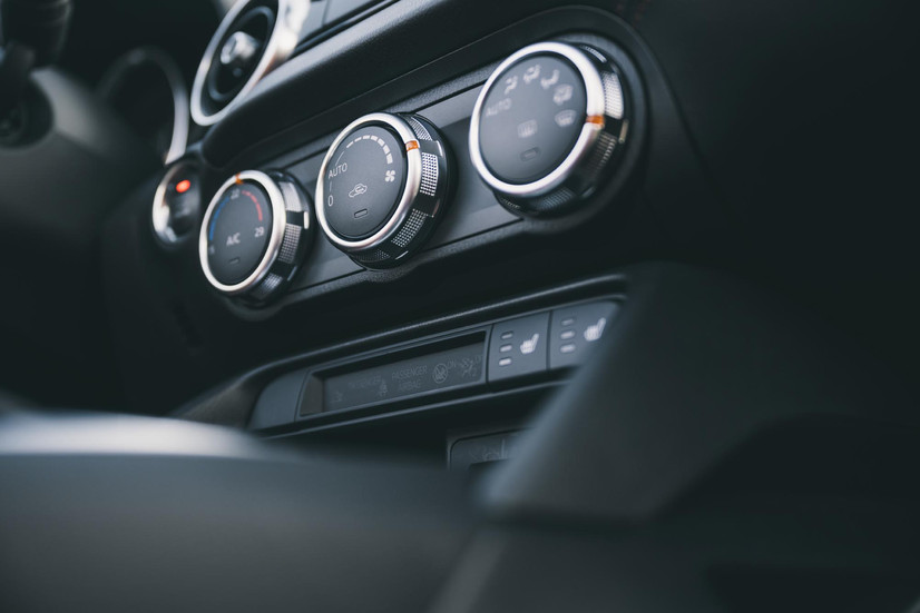 Mazda MX-5 Roadster Kazari 2024 Klimaanlage Klimaautomatik Steuerung