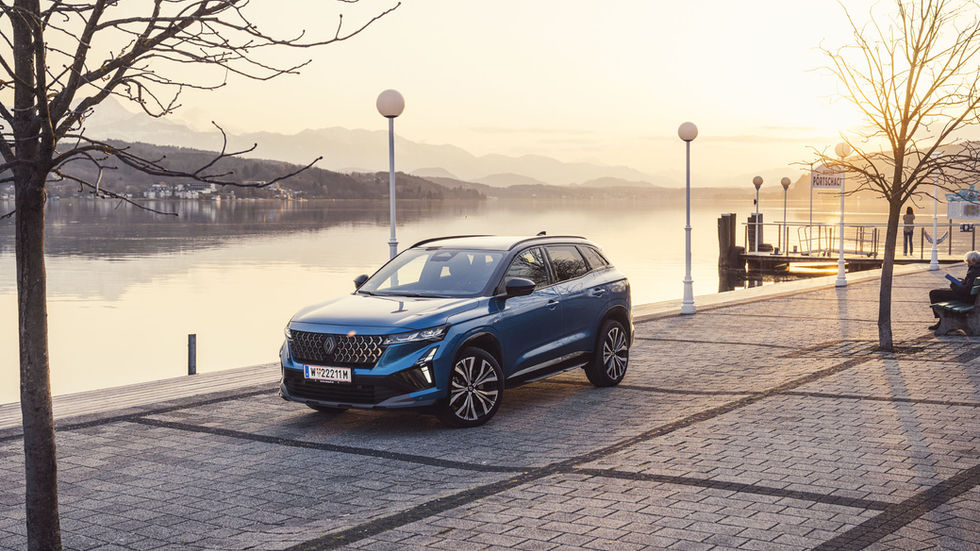 Renault Austral Facelift 2026 Esprit Alpine Frontansicht vor einem See