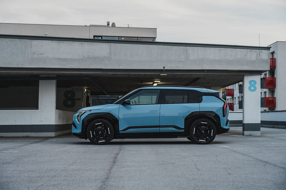 Kia EV3 Profilaufnahme – 4,30 m Länge, 2,68 m Radstand; Kompakt-SUV mit großem Kofferraum, Fahrbericht und Erfahrungen