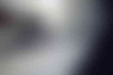 DS N°8 Jules Verne im Test 2026 – luxuriöse Elektro-Limousine mit markanter LED-Lichtsignatur und aerodynamischem Design in urbaner Architektur