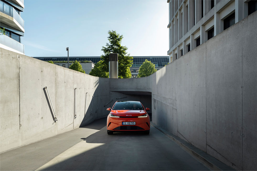 BYD Dolphin G DM-i 2026 Frontansicht in Orange Sunset – erster Plug-in-Hybrid im B-Segment mit Super-Hybrid-DM-i-Technologie