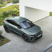 Neuer Audi Q4 e-tron 2026 Sportback - Premium Elektro SUV - Frontansicht schräg von oben