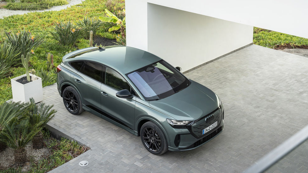 Neuer Audi Q4 e-tron 2026 Sportback - Premium Elektro SUV - Frontansicht schräg von oben