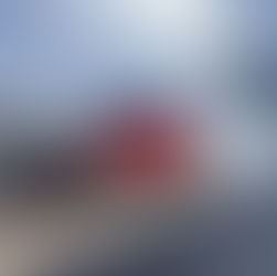 Renault 4 Elektro Iconic Frontansicht rot-schwarz Bicolor – elektrisches Kompakt-SUV 2025
