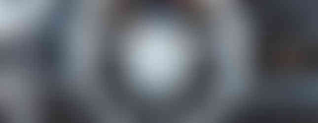 Jaguar I-Pace EV400 R-Dynamic Lenkrad und Tachodisplay