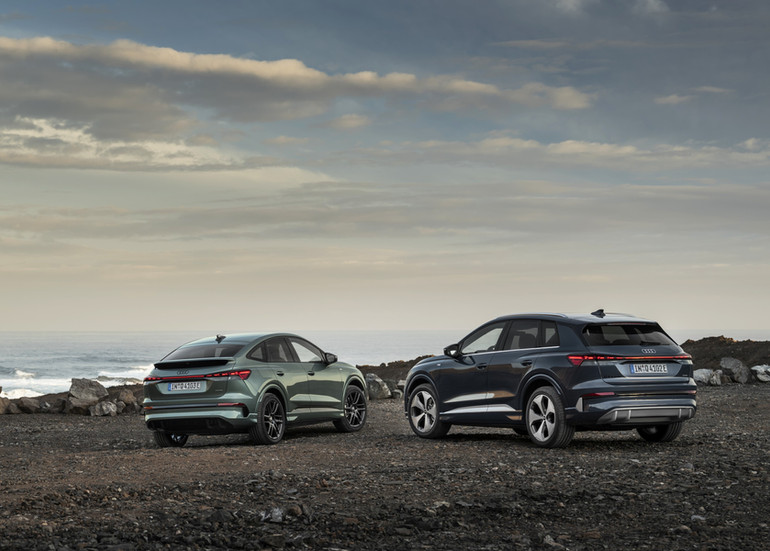 Neuer Audi Q4 e-tron 2026 und Sportback - Premium Elektro SUV - Heckansicht beider Modelle