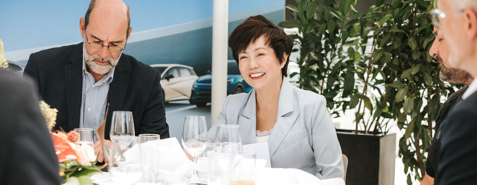 Stella Li, Executive Vice President von BYD, bei einem Round Table mit Journalisten im MQ Libelle in Wien