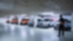 Mehrere Renault Arkana Fahrzeuge in einer Garage