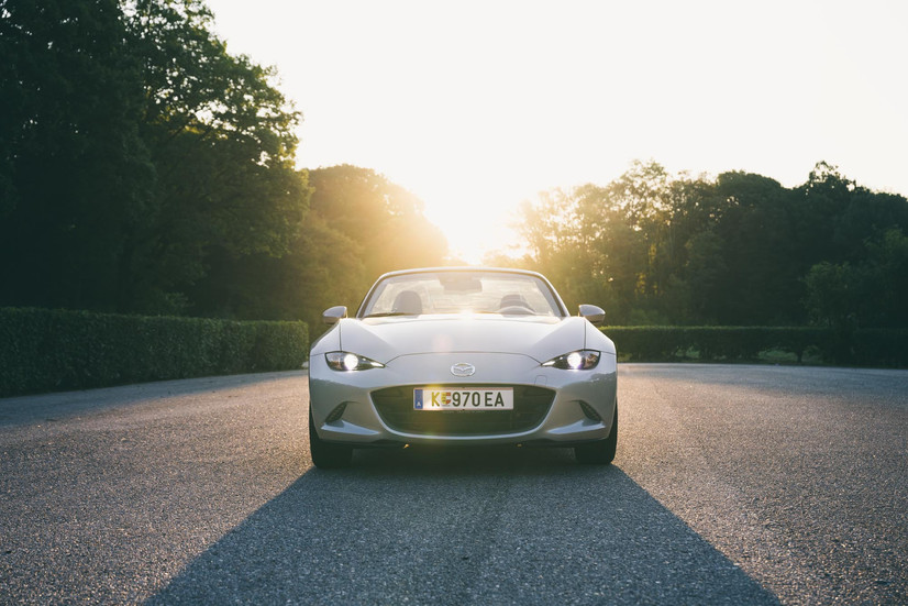 Mazda MX-5 Roadster Kazari 2024 Front Ansicht
