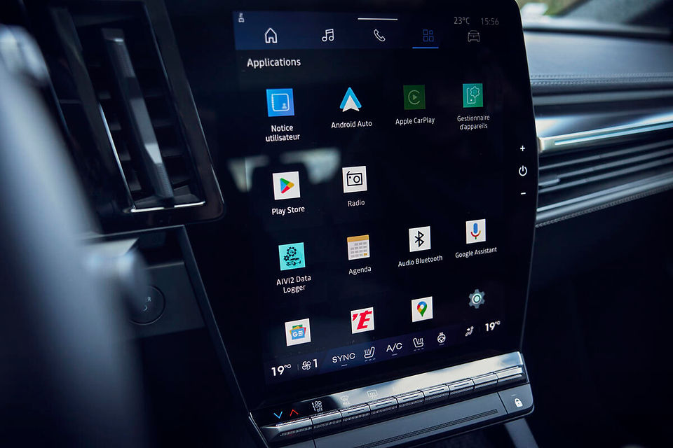 Touchscreen des Renault Scenic E-Tech Electric mit Android Automotive, Google Assistant, Apple CarPlay und Play Store – zentrales Infotainmentsystem Open R Link