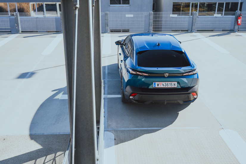 Peugeot 408 GT 2025 Plug In Hybrid 225 PS Crossover Außenansicht Heck