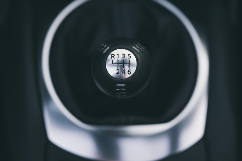 Mazda MX-5 Roadster Kazari 2024 Schalthebel 6-Gang-Schaltgetriebe