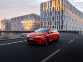 BYD Dolphin G DM-i 2026 Frontansicht in Orange Sunset – erster Plug-in-Hybrid im B-Segment mit Super-Hybrid-DM-i-Technologie