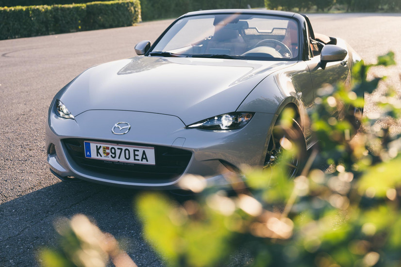 Mazda MX-5 Roadster Kazari 2024 Front Ansicht