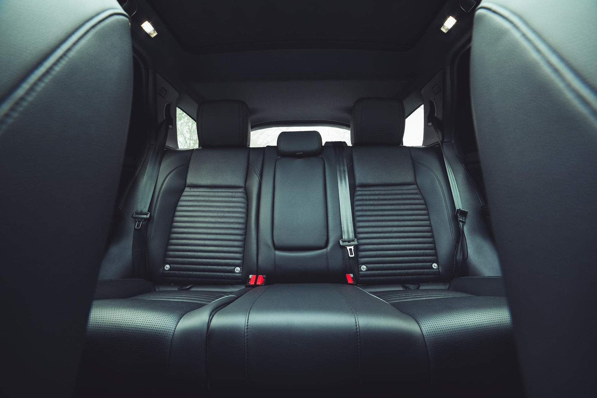 Land Rover Discovery Sport P300e Dynamic SE 2024 Rückbank