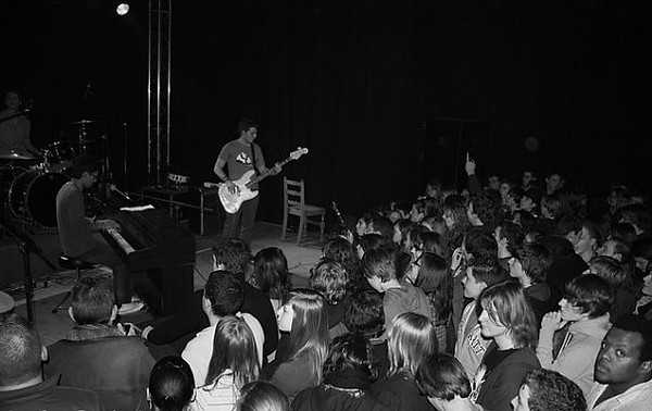 Concert Out Stint by Le Funambule