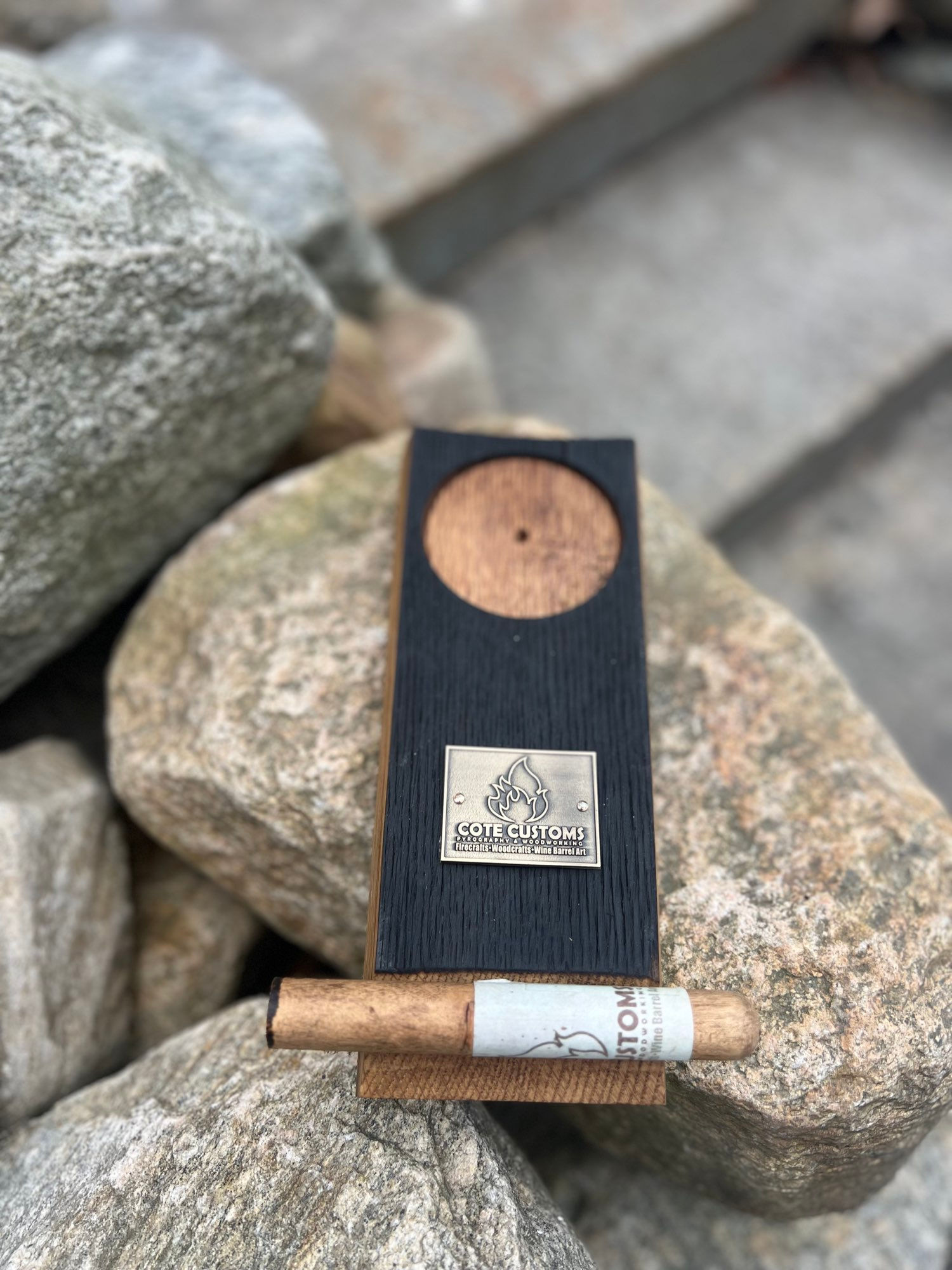 Charred side up cigar rest/drink holder
