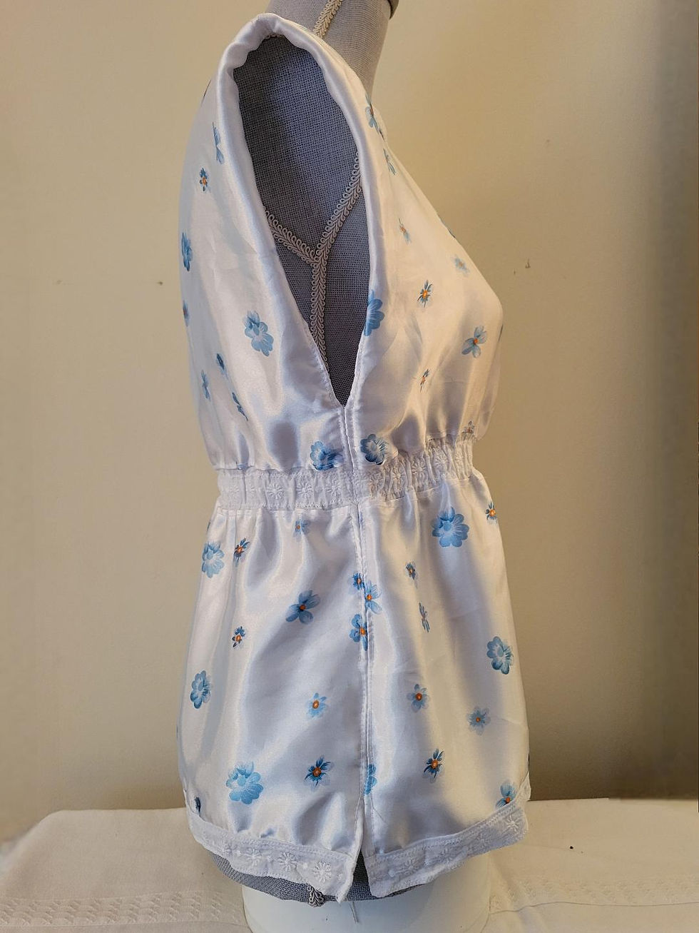 Thumbnail: White Satin Top with Blue Flowerettes - Size Medium