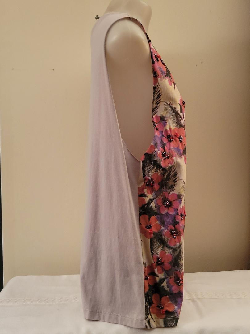 Thumbnail: Embroidered Red Flowers Tank Top - Size Small