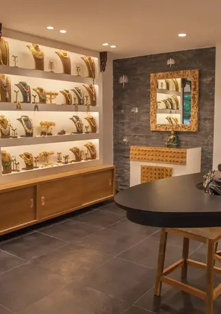 INTERIOR DESIGN CURIO COTTAGE