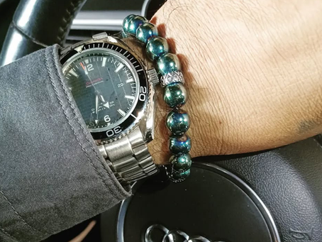 The Role of Tropics-Inspired Jewelry in Cultivating a Relaxed Yet Polished Style