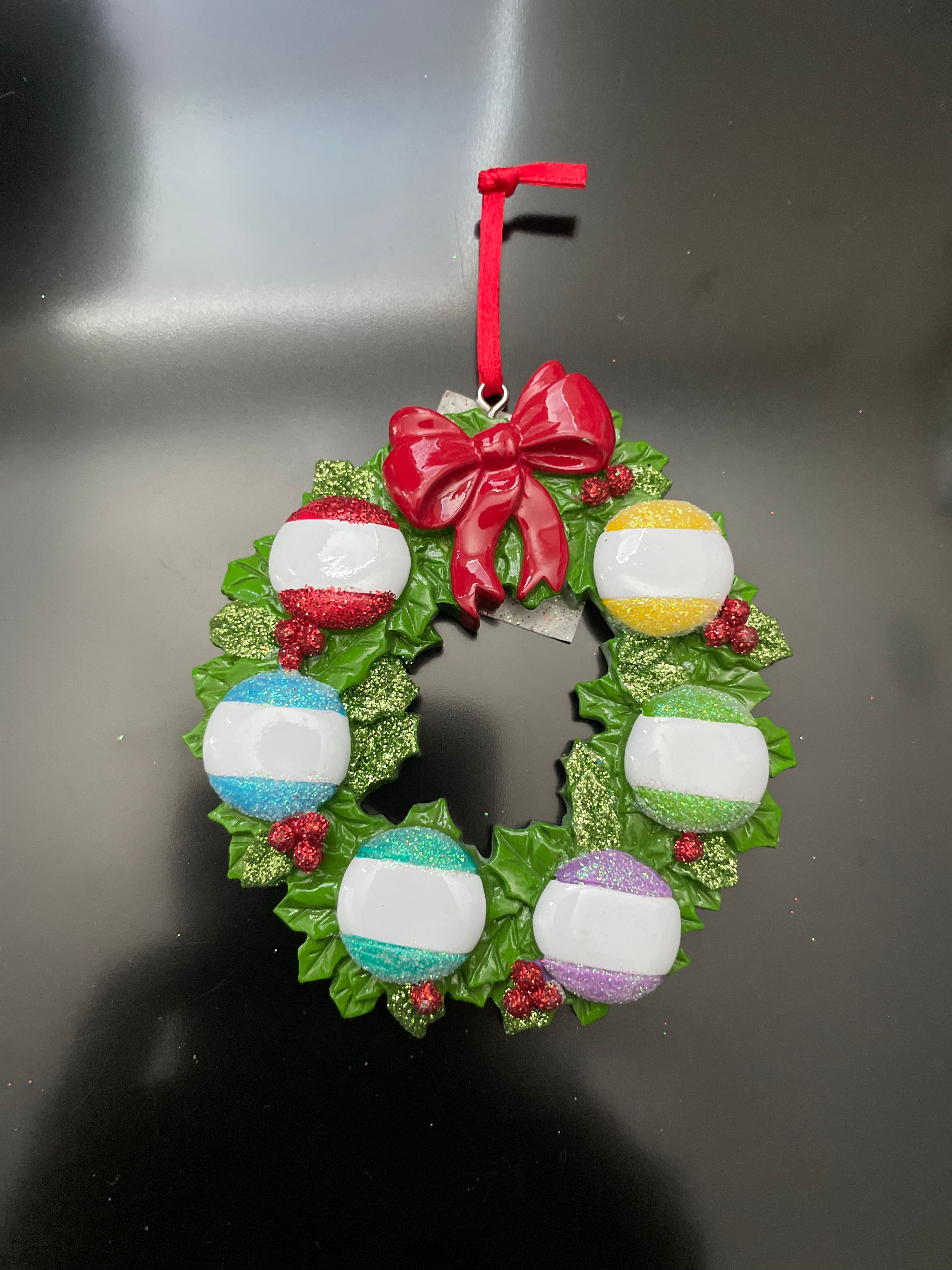 6 ORNAMENTS ON A WREATH