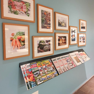 Wand mit Zeitschriften